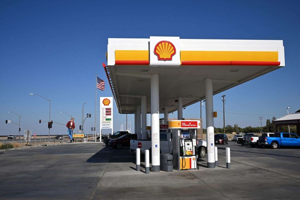 Oil giant Shell to cut hundreds of jobs - Jamaica Observer