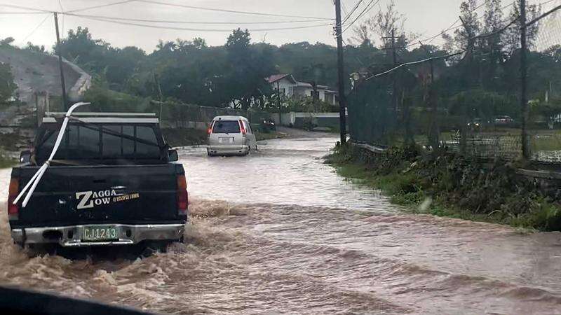 Heavy rain brings traffic to a crawl in Mandeville - Jamaica Observer