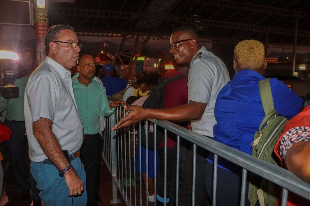 Vaz tours HWT Transport Centre, observes changes following fare ...