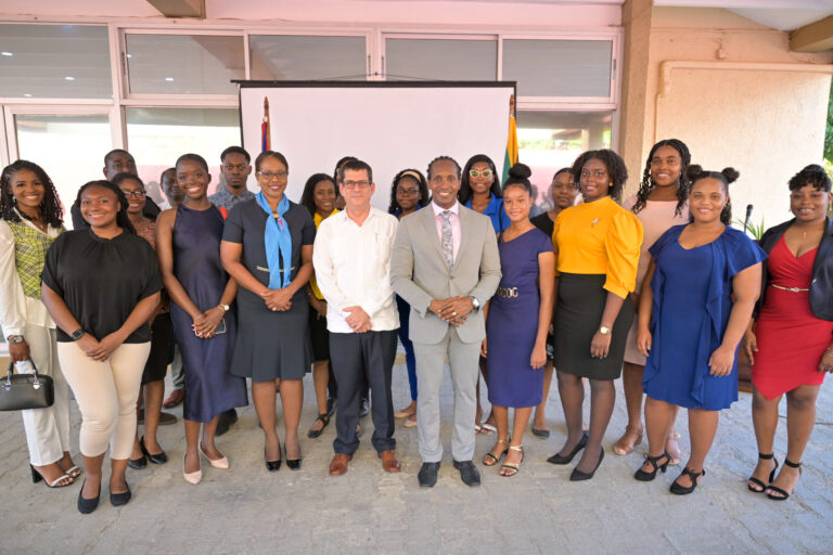 Jamaican students receive scholarship to study sciences in Cuba