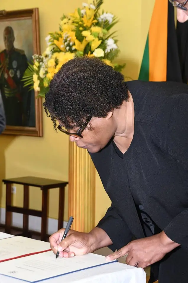 Justice Georgina Fraser signs the certificate on being sworn-in as Acting Judge of Appeal.