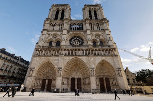 Zelenskiy Heads to Paris for Notre-Dame Reopening, Possible Talks with Trump